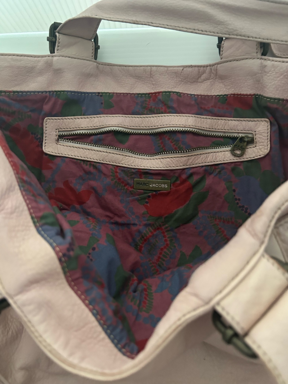 Marc Jacobs Lavender Leather Shoulder Tote - Picture 6 of 8